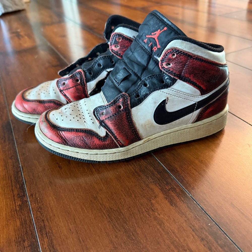 Nike Jordan 1 Mid SE Wear-Away Chicago Kid Size 4Y Red Black Infrared NEED LACES